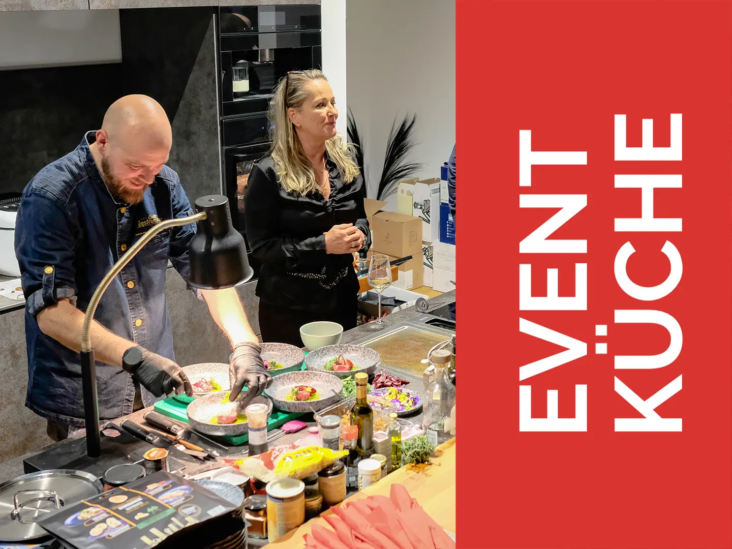 Unsere Event-Küche dient als Mittelpunkt Ihres Teambuilding Events, mit oder ohne Koch nutzbar